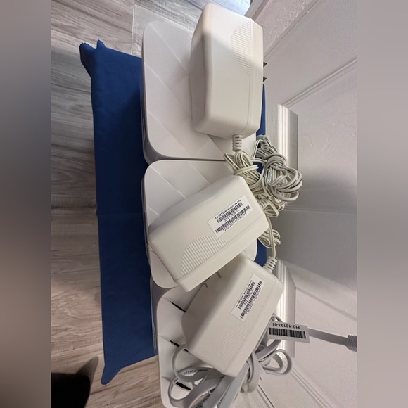 NETGEAR Orbi RBK13 AC1200 Mesh WiFi System with Router and 2 Satellite Extenders - Picture 5 of 6